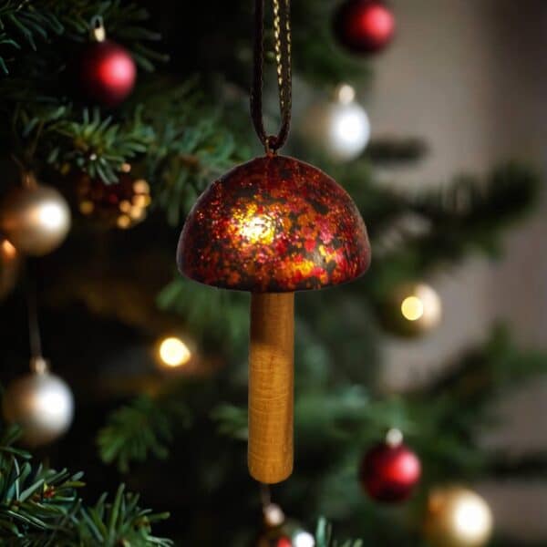 Waney Grain hanging shimmering toadstool