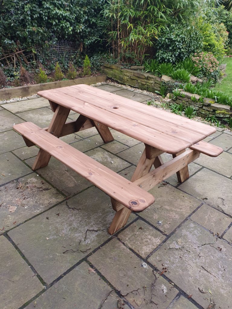 Delivered this 6ft heavy duty picnic table to Wilmslow, Cheshire today as part of my deliveries. It is made from a heavy duty tanalised 6x2 frame with galvanised bolts, redwood top board plugged with oak pegs, sprayed in a dark oak finish and branded with the Brindley Garden Products logo on one of the seat boards.