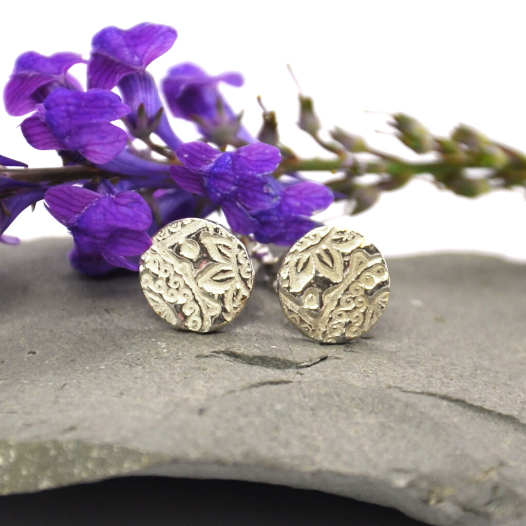 Round recycled silver stud earrings with paisley pattern Mijoux Creations