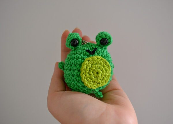 Little Smidge of Happiness, cute crochet frog keyring