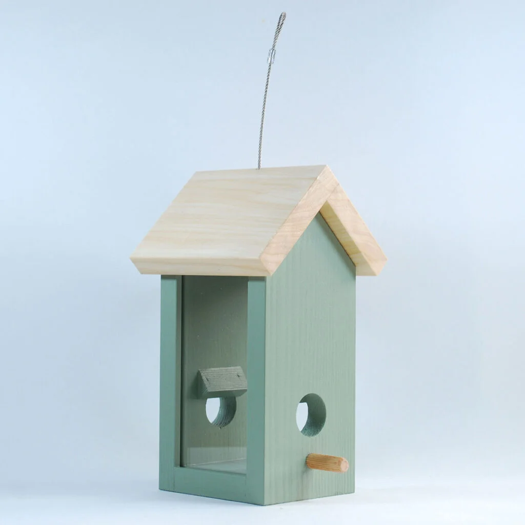 Happy Wildlife, Wren bird feeder - Bird feeding station finished in green with a natural wood roof