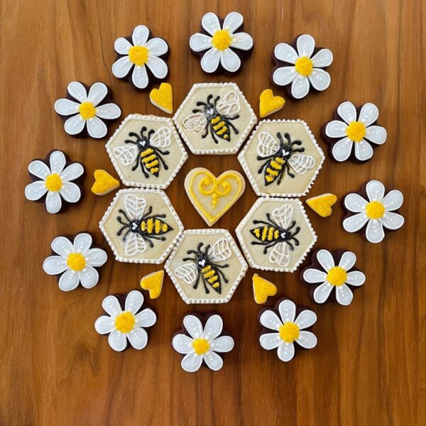 shortbread bee design biscuits daisy shortbread
