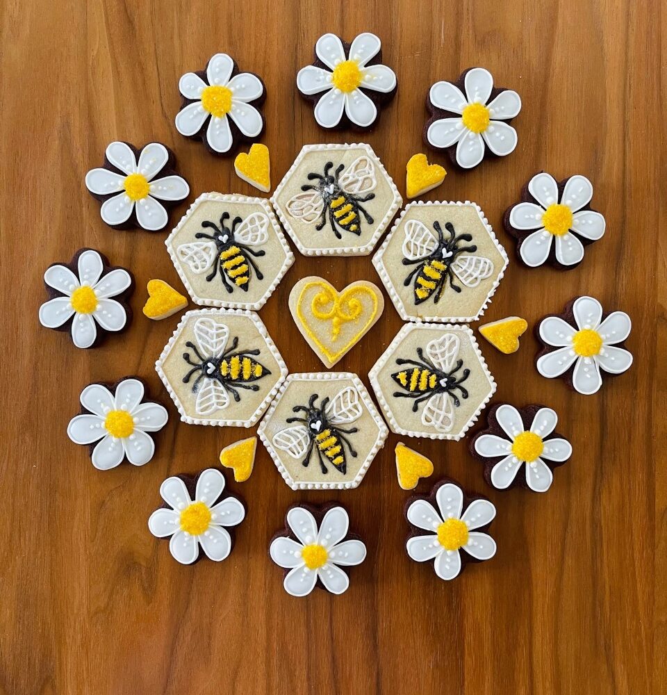 shortbread bee design biscuits daisy shortbread