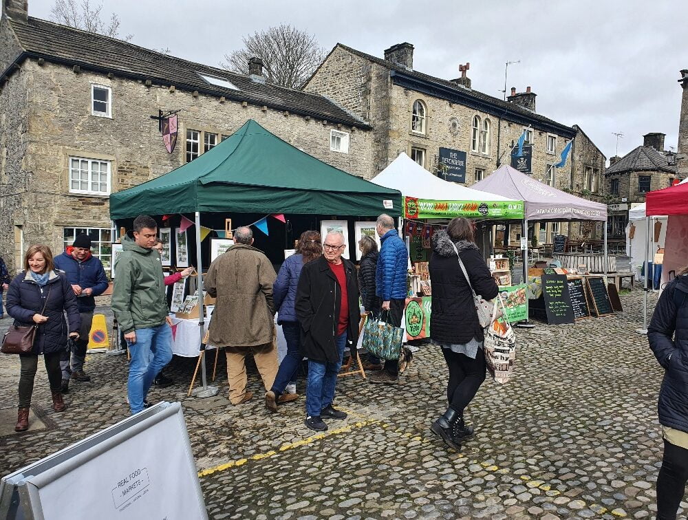 Stalls & Customers at Grassington Real Food Market : real markets
