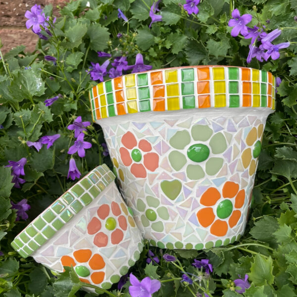 Mom’s Mosaics make a large range of Indoor Plant Pots in a selection of sizes and colour combinations. These can be made to order.