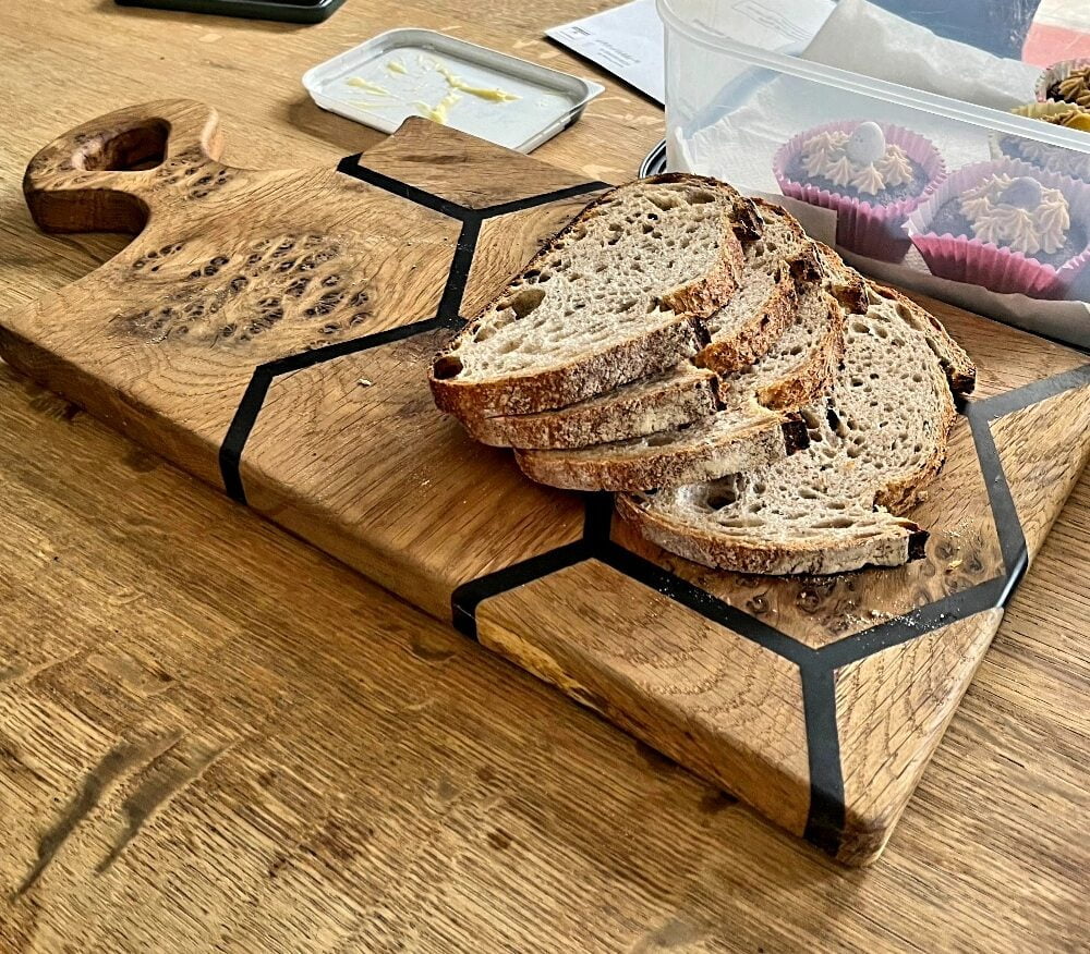 Pippy Oak & Resin Cheeseboard made by Andy Firth Bespoke.