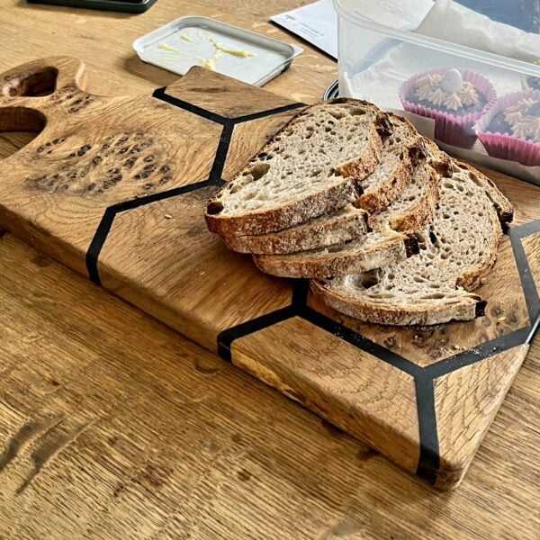 Pippy Oak & Resin Cheeseboard made by Andy Firth Bespoke.