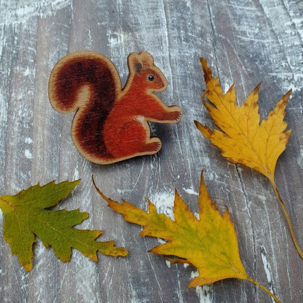 Daffodowndilly - Autumnal red Squirrel Pin