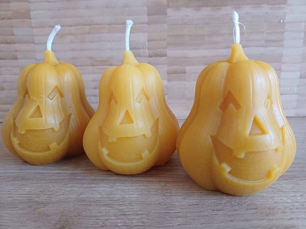 Mamas Beeswax - Beeswax pumpkin candles for Pedddle's Autumn & Halloween Gift Guide 2024