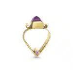 A handmade one-of-a-kind 18ct gold vermeil ring with a pyramid shaped amethyst with two cylinder shoulders set on an arch shaped ring with two hidden amethysts in the point of the ring by Odeda Jewellery