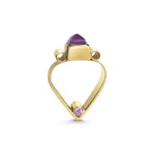 A handmade one-of-a-kind 18ct gold vermeil ring with a pyramid shaped amethyst with two cylinder shoulders set on an arch shaped ring with two hidden amethysts in the point of the ring by Odeda Jewellery