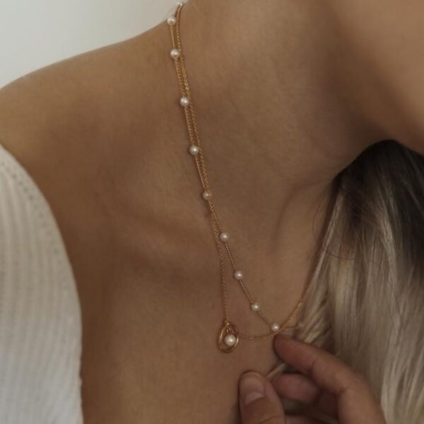 Double pearl necklace on a model