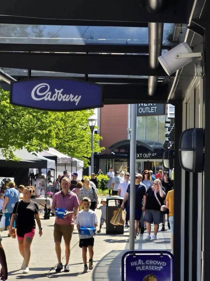 Junction 32 Outlet By The Artisan Street Fayre at