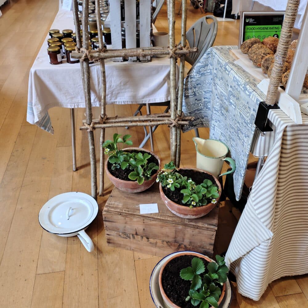 Vintage and Very Nice Artisan and Vintage Market